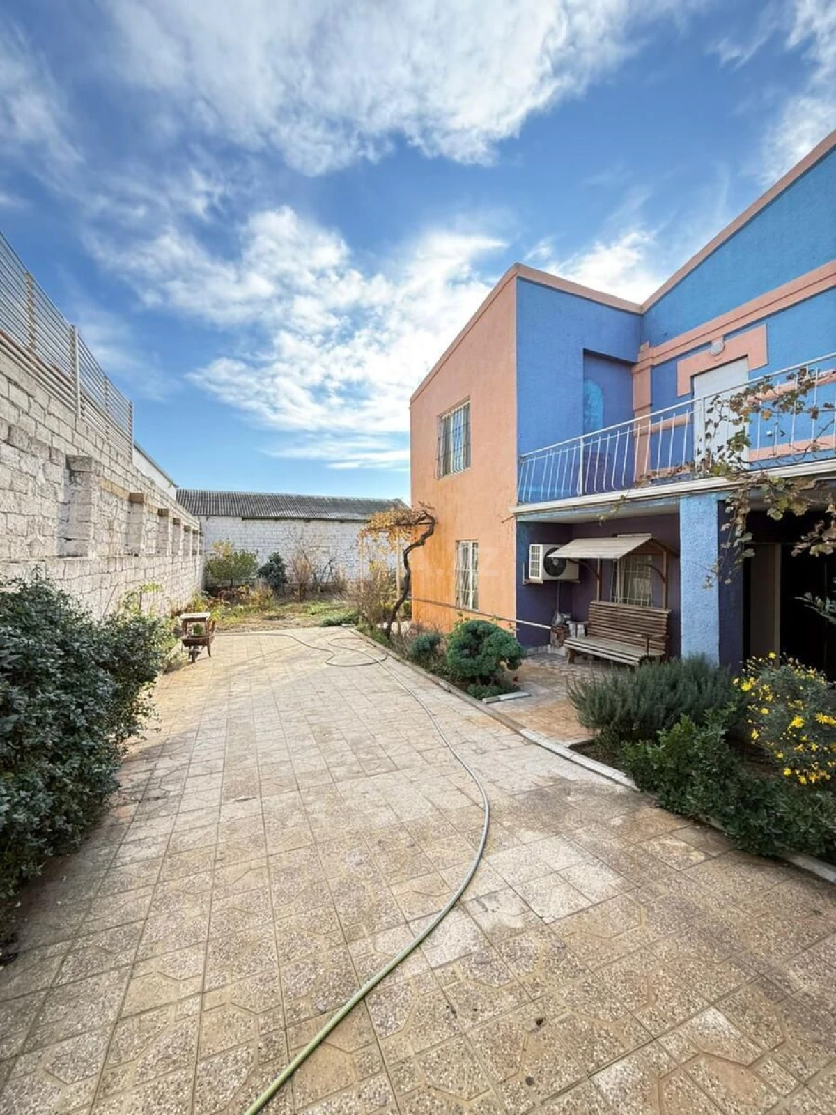 Satılır 5 otaqlı həyət evi 250 m²