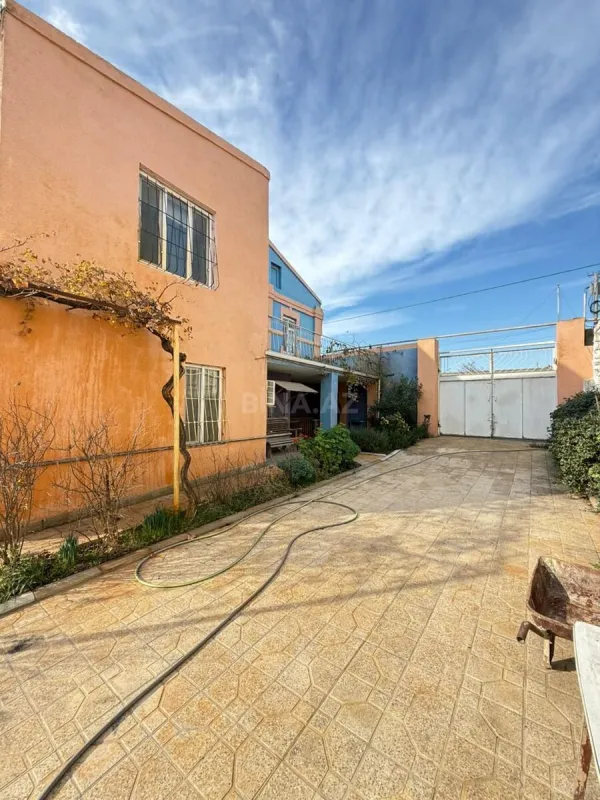 Satılır 5 otaqlı həyət evi 250 m²