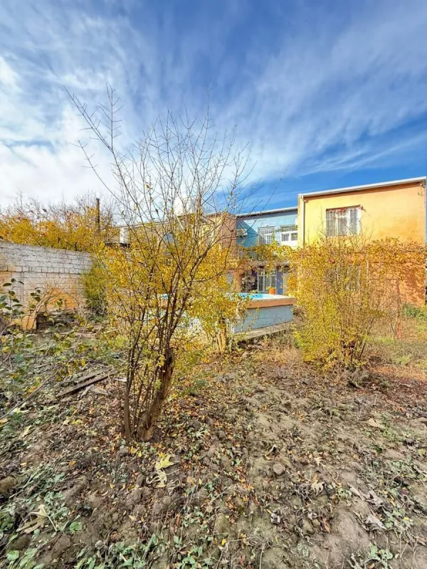 Satılır 5 otaqlı həyət evi 250 m²