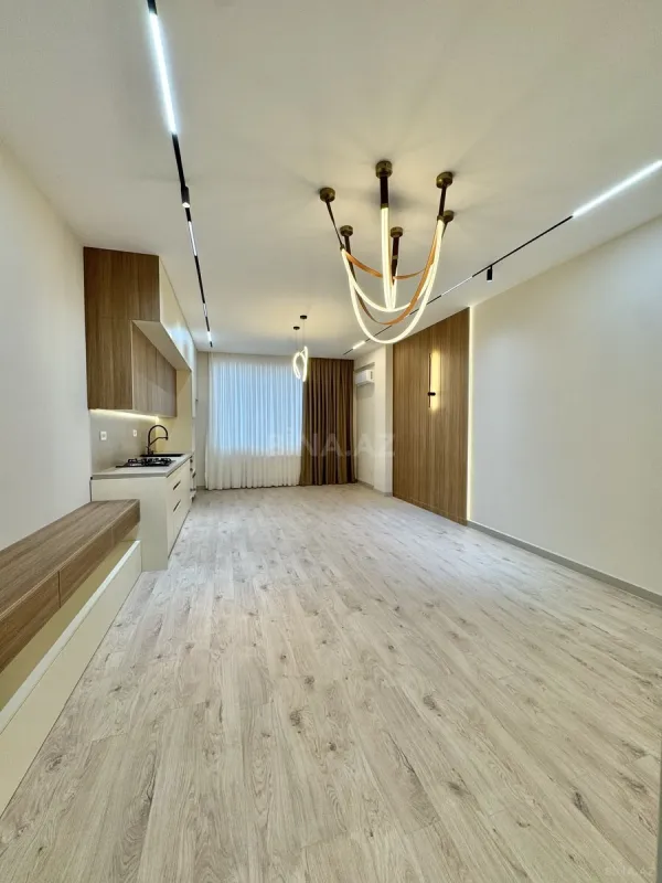 Satılır 4 otaqlı mənzil 141 m²