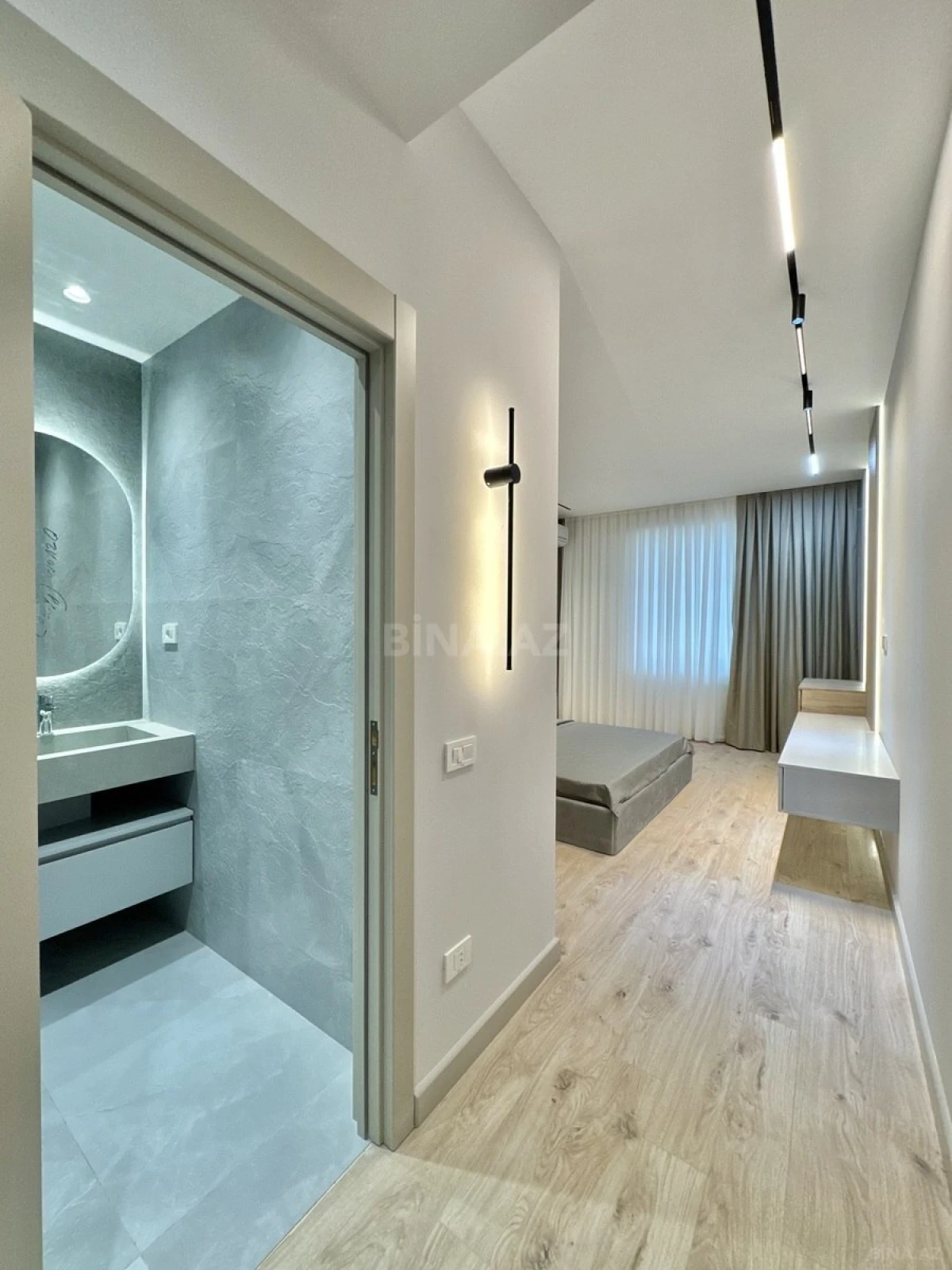 Satılır 4 otaqlı mənzil 141 m²