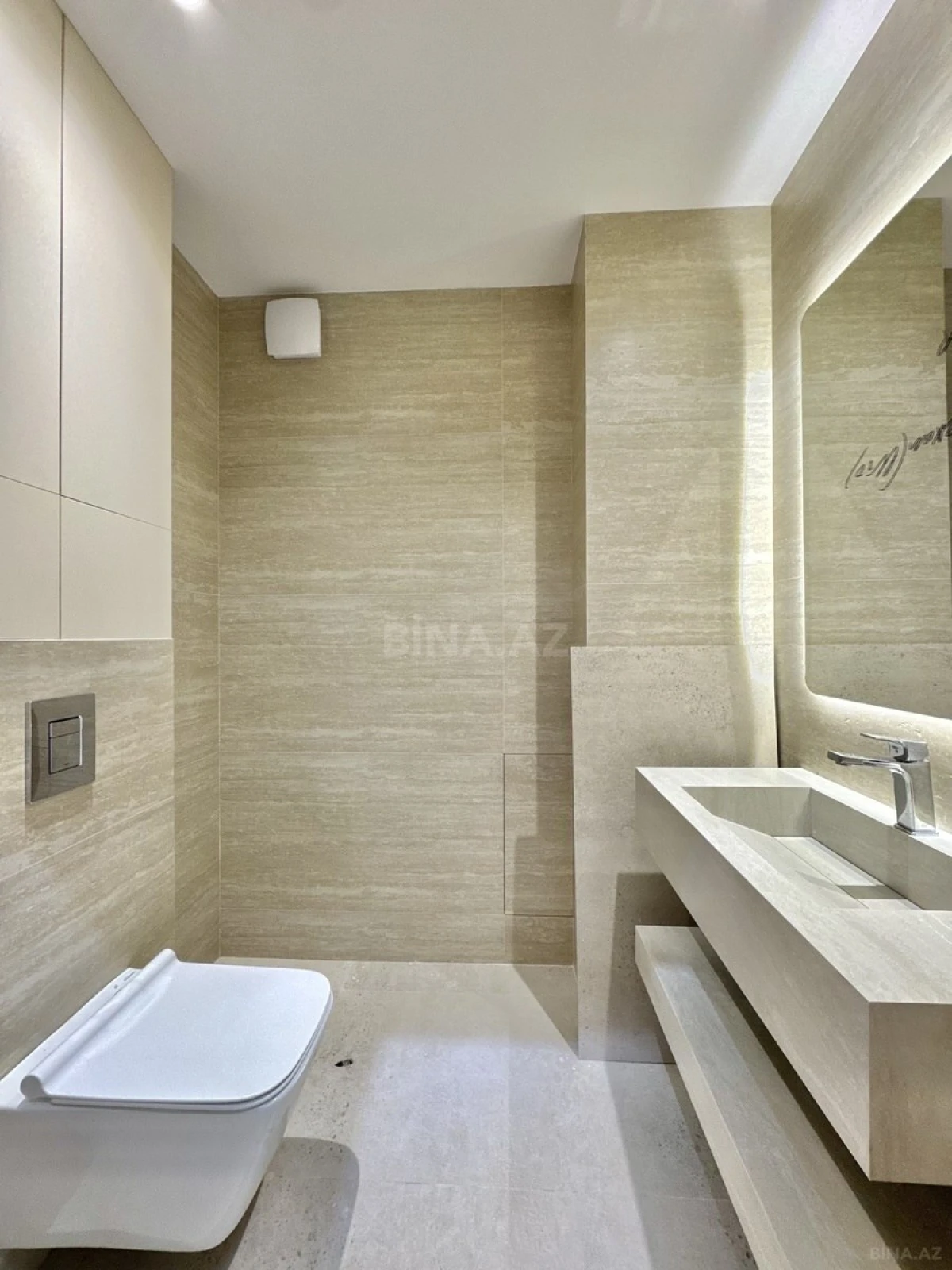 Satılır 4 otaqlı mənzil 141 m²