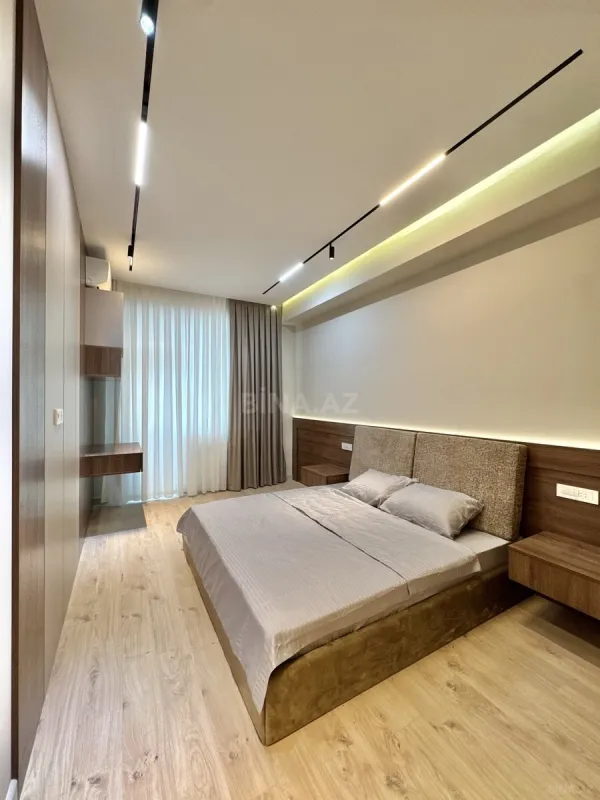 Satılır 4 otaqlı mənzil 141 m²