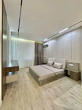 Satılır 4 otaqlı mənzil 141 m²