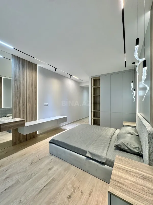Satılır 4 otaqlı mənzil 141 m²