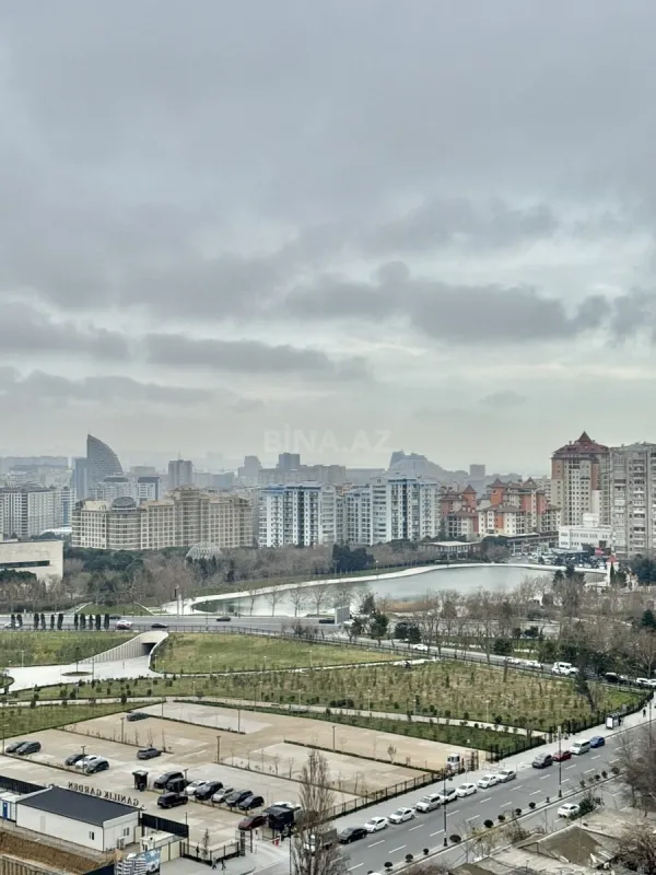 Satılır 4 otaqlı mənzil 141 m²