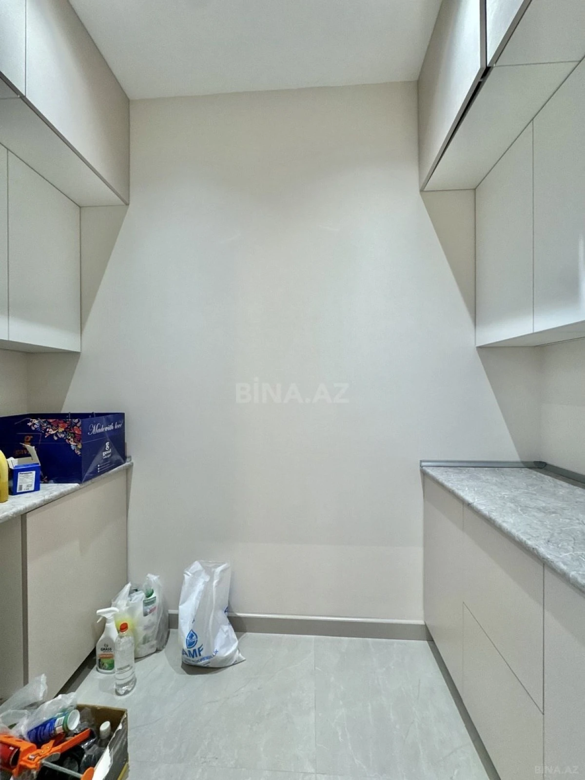 Satılır 4 otaqlı mənzil 141 m²