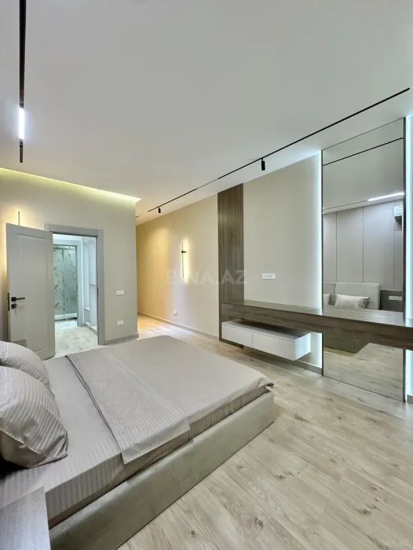 Satılır 4 otaqlı mənzil 141 m²