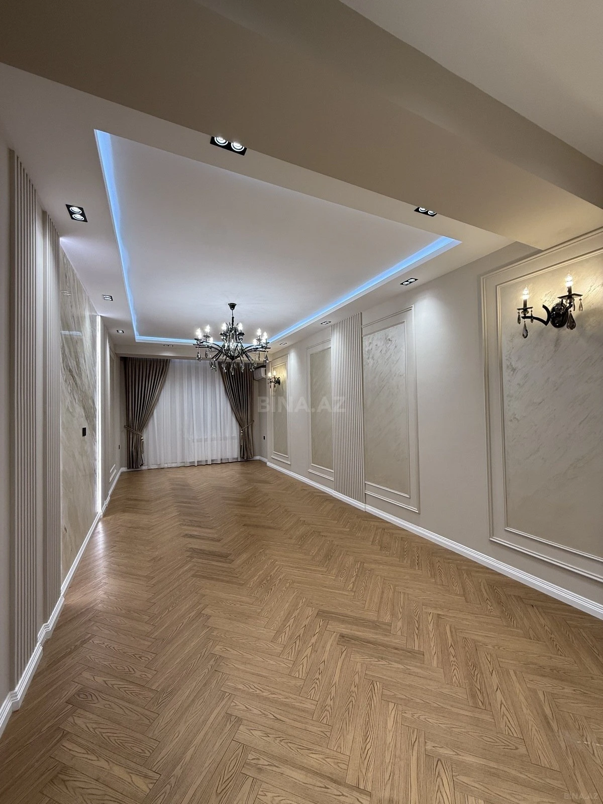 Satılır 4 otaqlı mənzil 140 m²