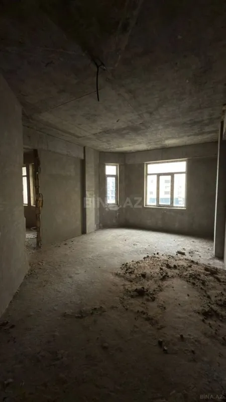 Satılır 5 otaqlı mənzil 225 m²