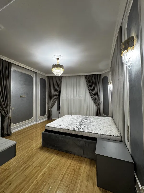 Satılır 4 otaqlı mənzil 215 m²