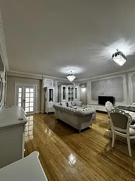 Satılır 4 otaqlı mənzil 215 m²