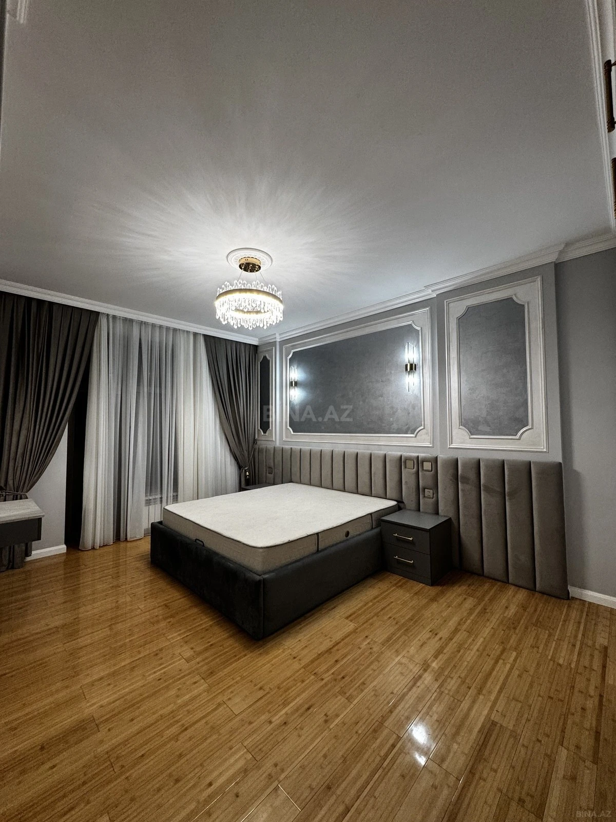 Satılır 4 otaqlı mənzil 215 m²
