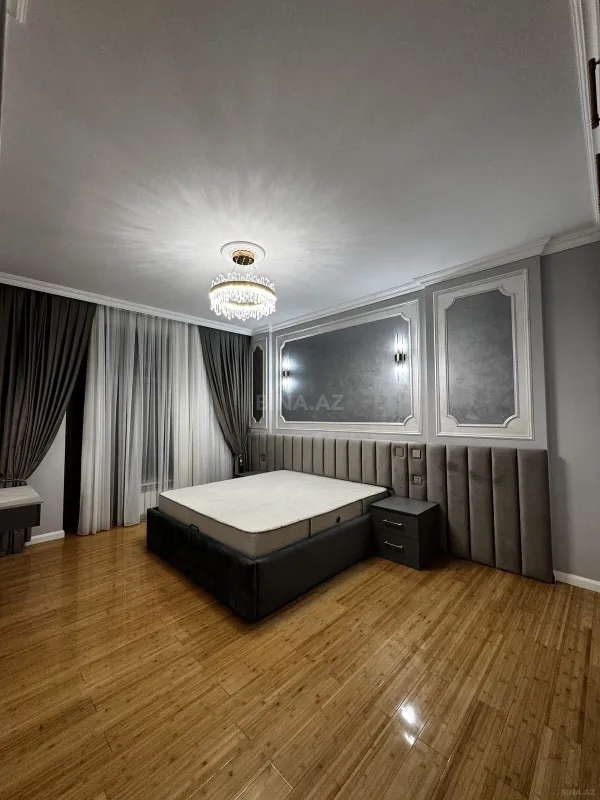 Satılır 4 otaqlı mənzil 215 m²