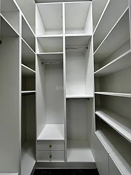 Satılır 4 otaqlı mənzil 215 m²