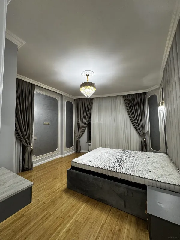Satılır 4 otaqlı mənzil 215 m²