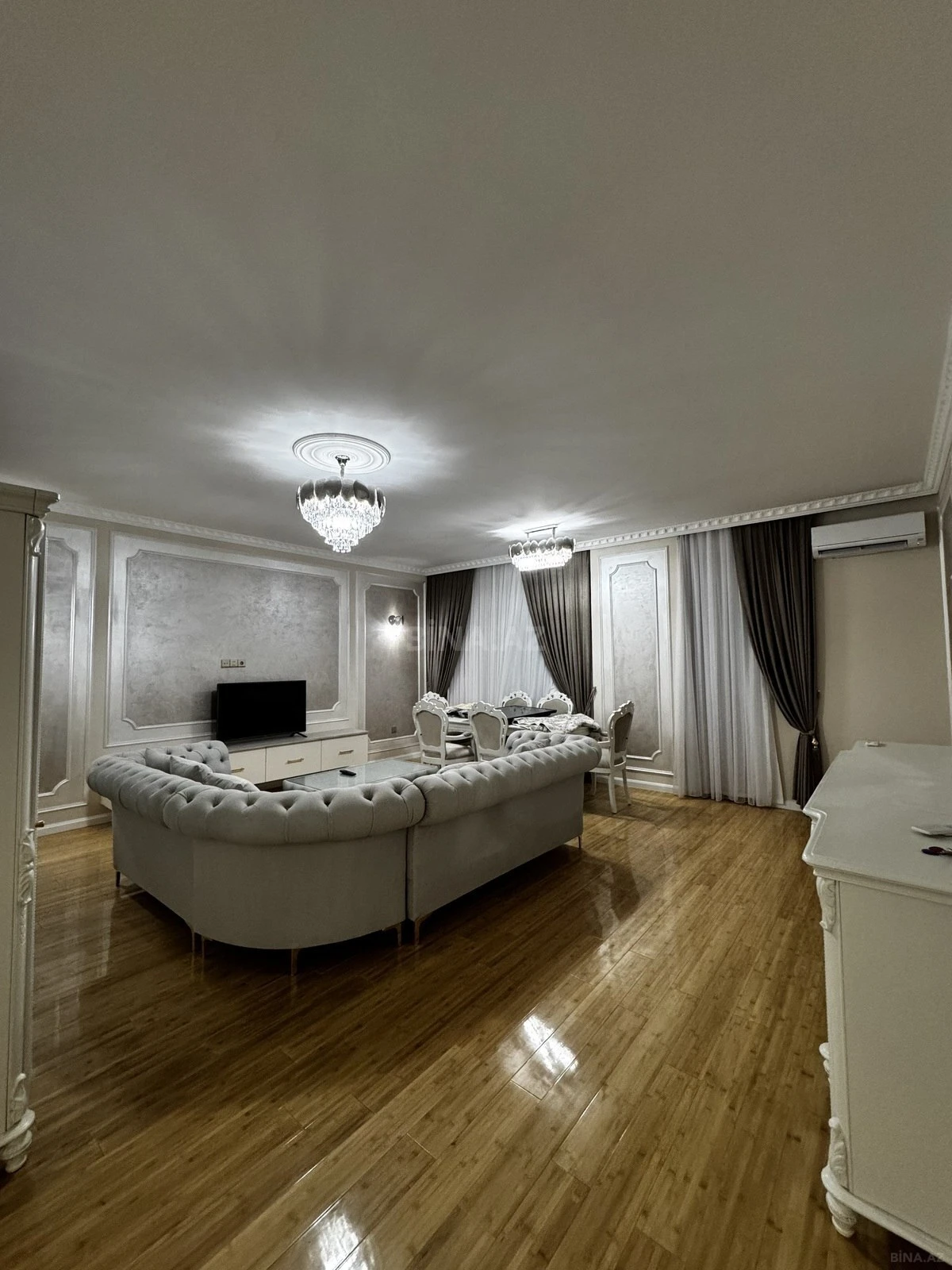 Satılır 4 otaqlı mənzil 215 m²