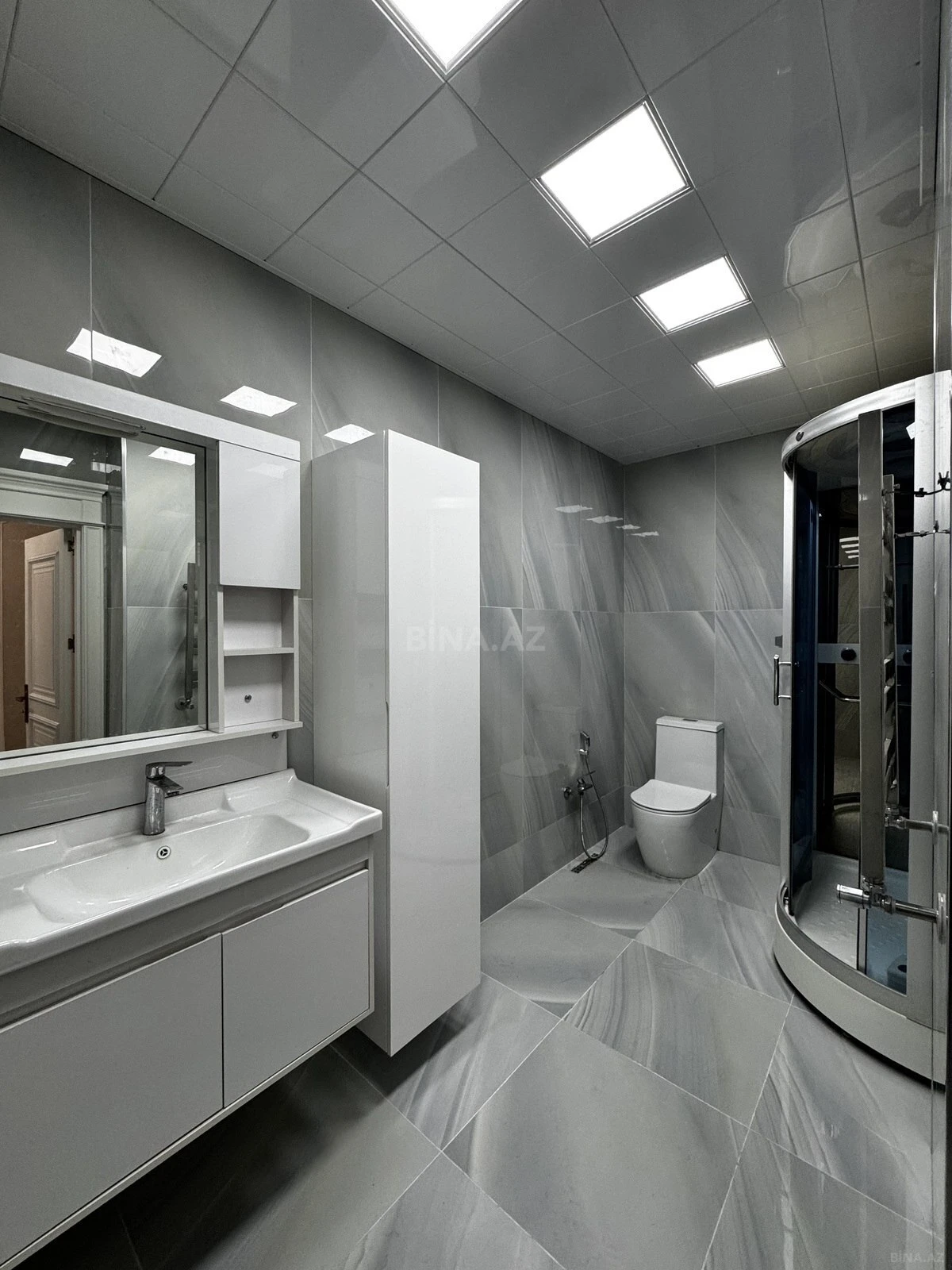 Satılır 4 otaqlı mənzil 215 m²