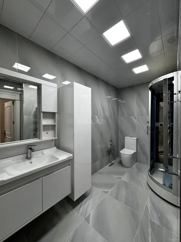 Satılır 4 otaqlı mənzil 215 m²