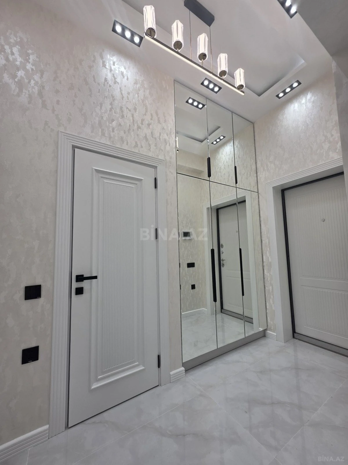 Satılır 3 otaqlı mənzil 101 m²