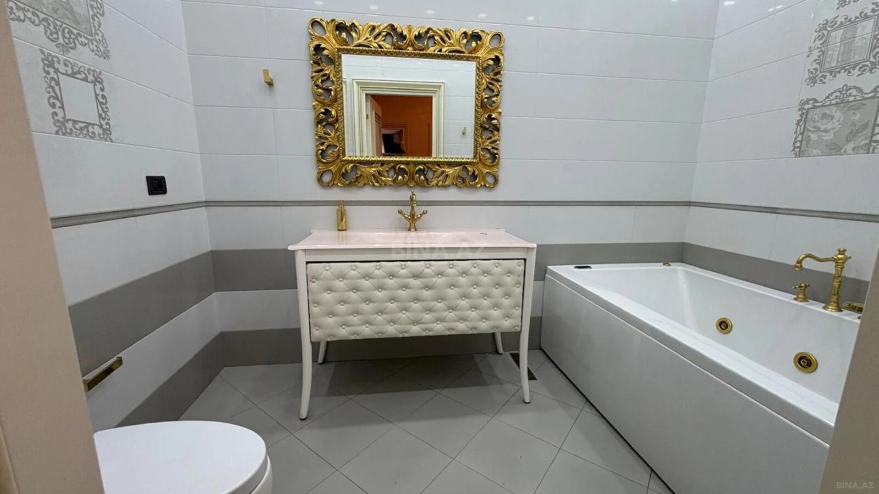 Satılır 4 otaqlı mənzil 200 m²