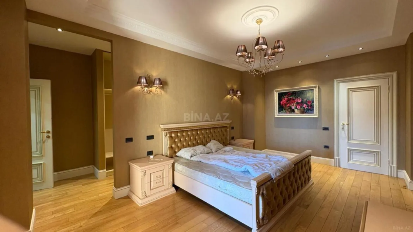 Satılır 4 otaqlı mənzil 200 m²