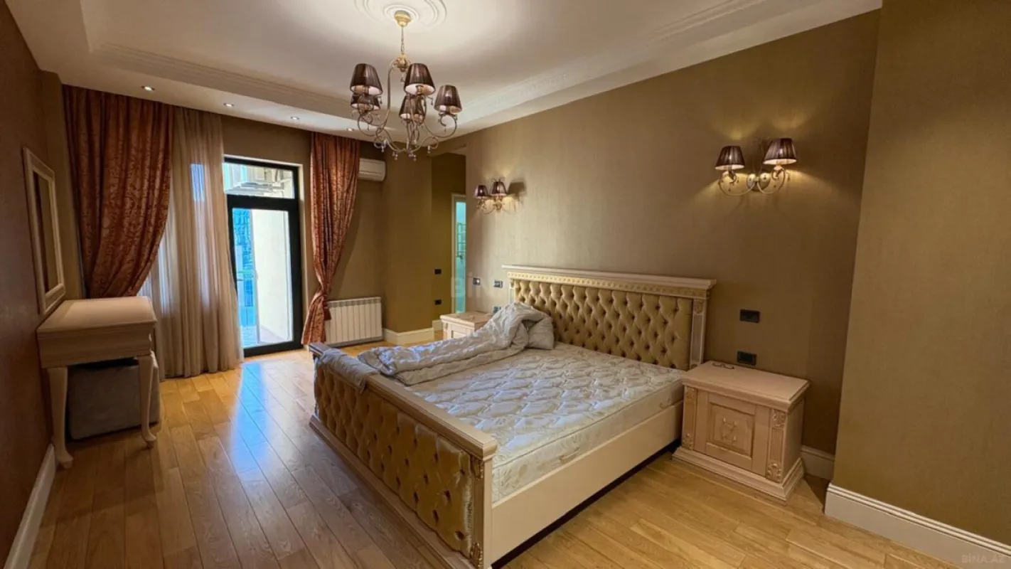 Satılır 4 otaqlı mənzil 200 m²