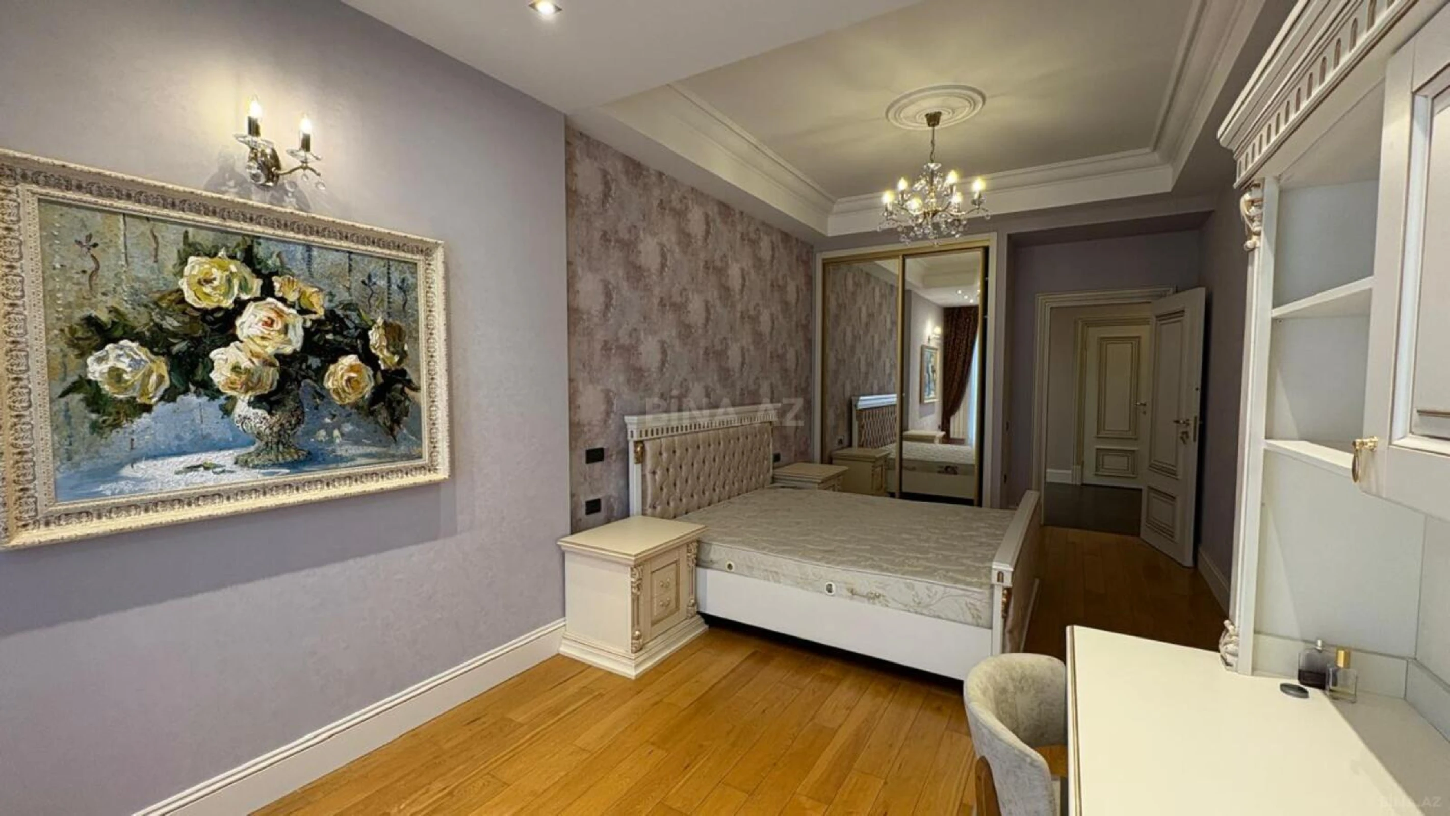 Satılır 4 otaqlı mənzil 200 m²