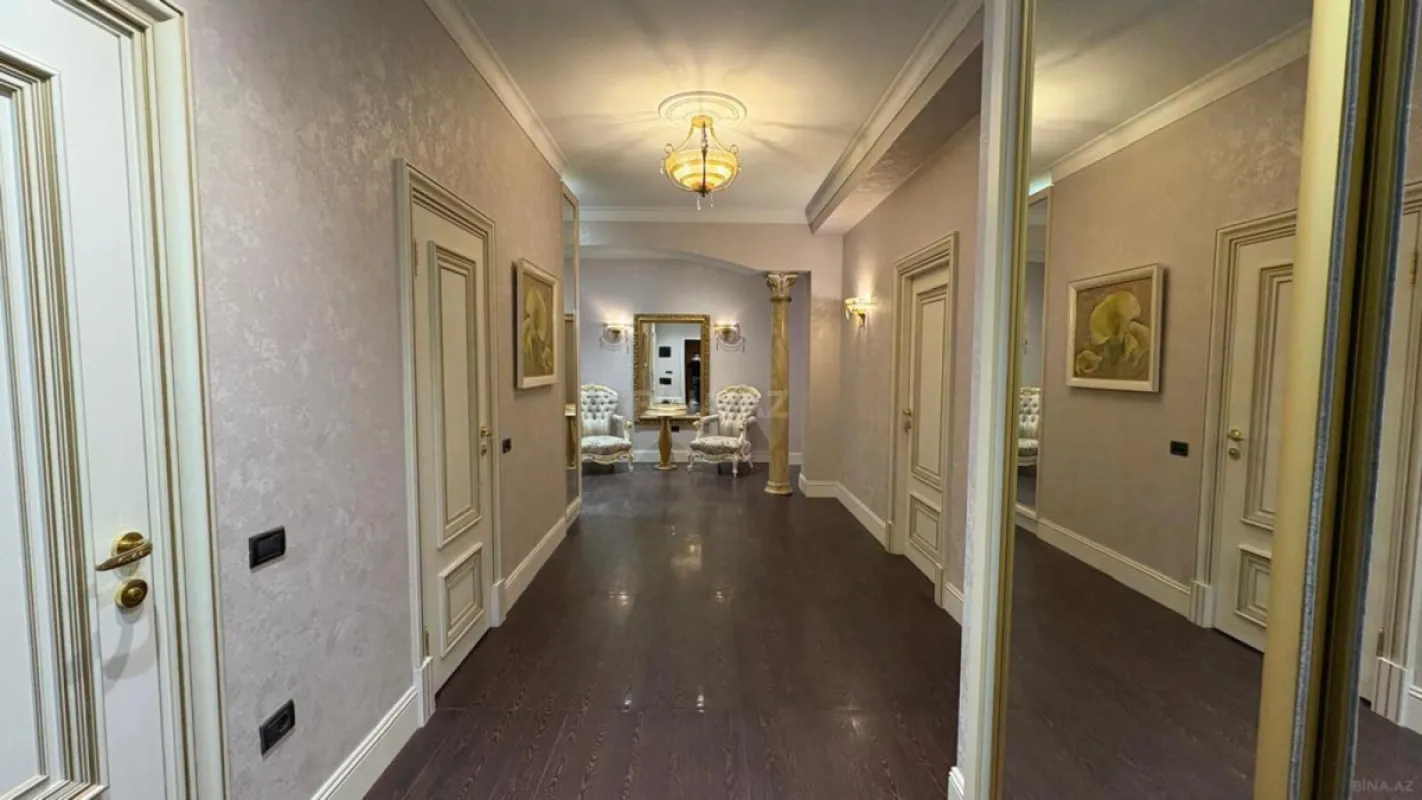 Satılır 4 otaqlı mənzil 200 m²