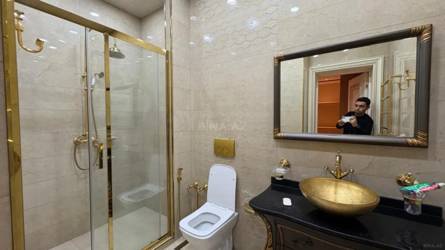 Satılır 4 otaqlı mənzil 200 m²