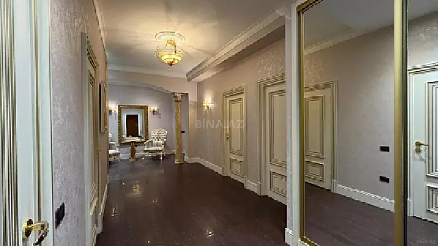 Satılır 4 otaqlı mənzil 200 m²