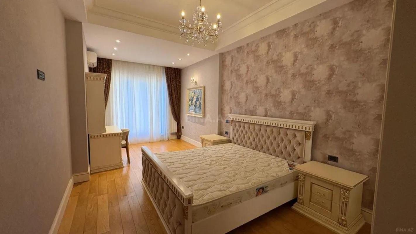 Satılır 4 otaqlı mənzil 200 m²