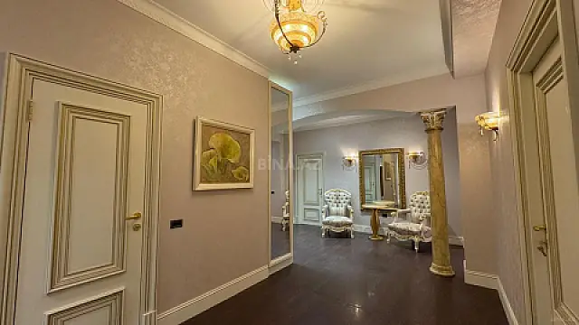 Satılır 4 otaqlı mənzil 200 m²