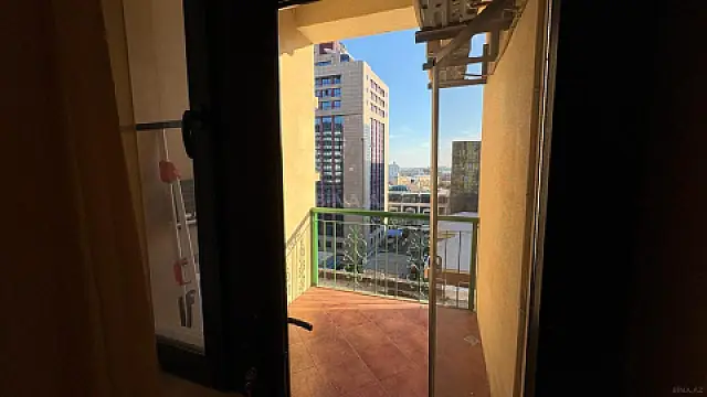 Satılır 4 otaqlı mənzil 200 m²