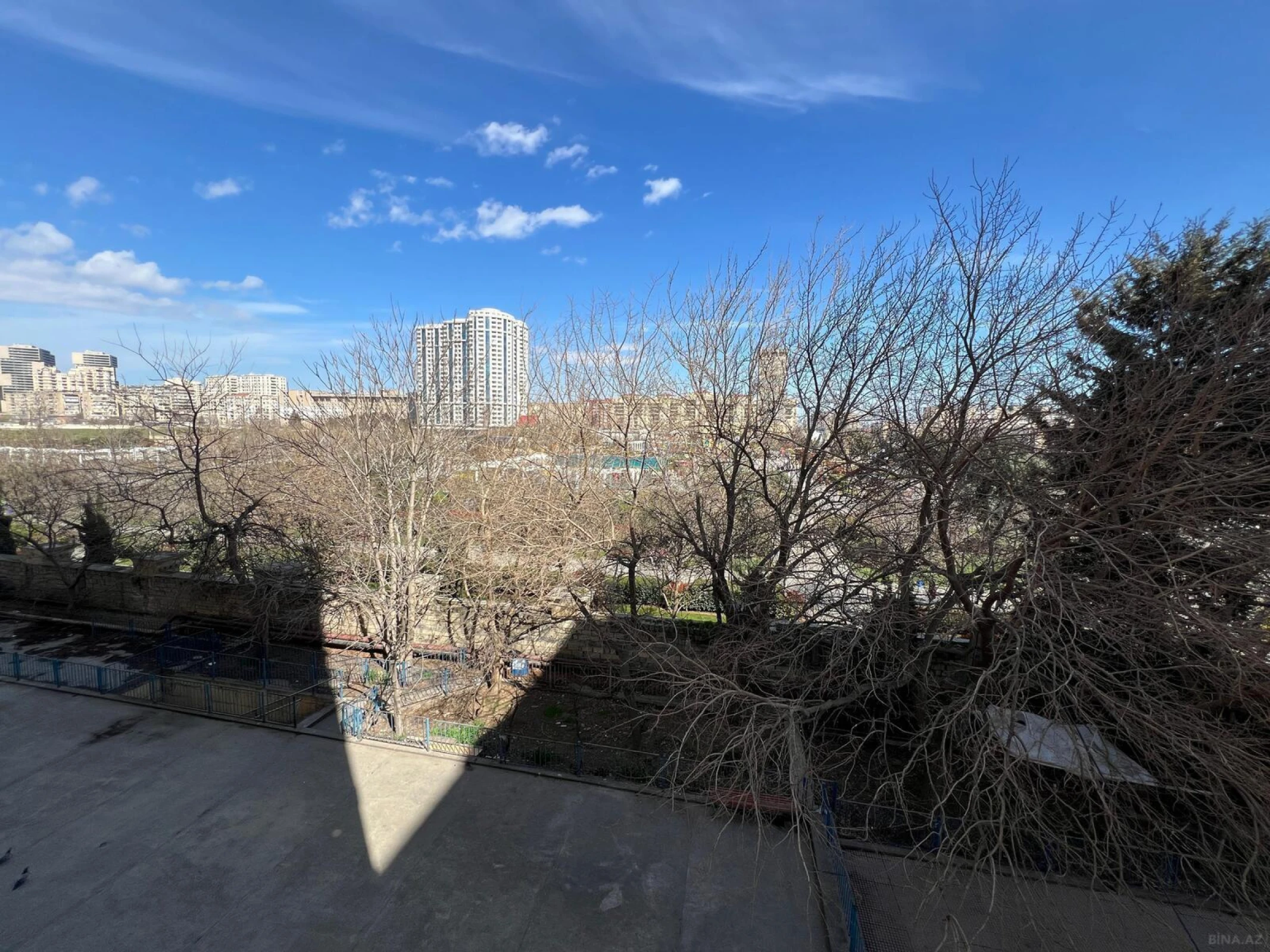 Kirayə verilir 3 otaqlı mənzil 120 m²