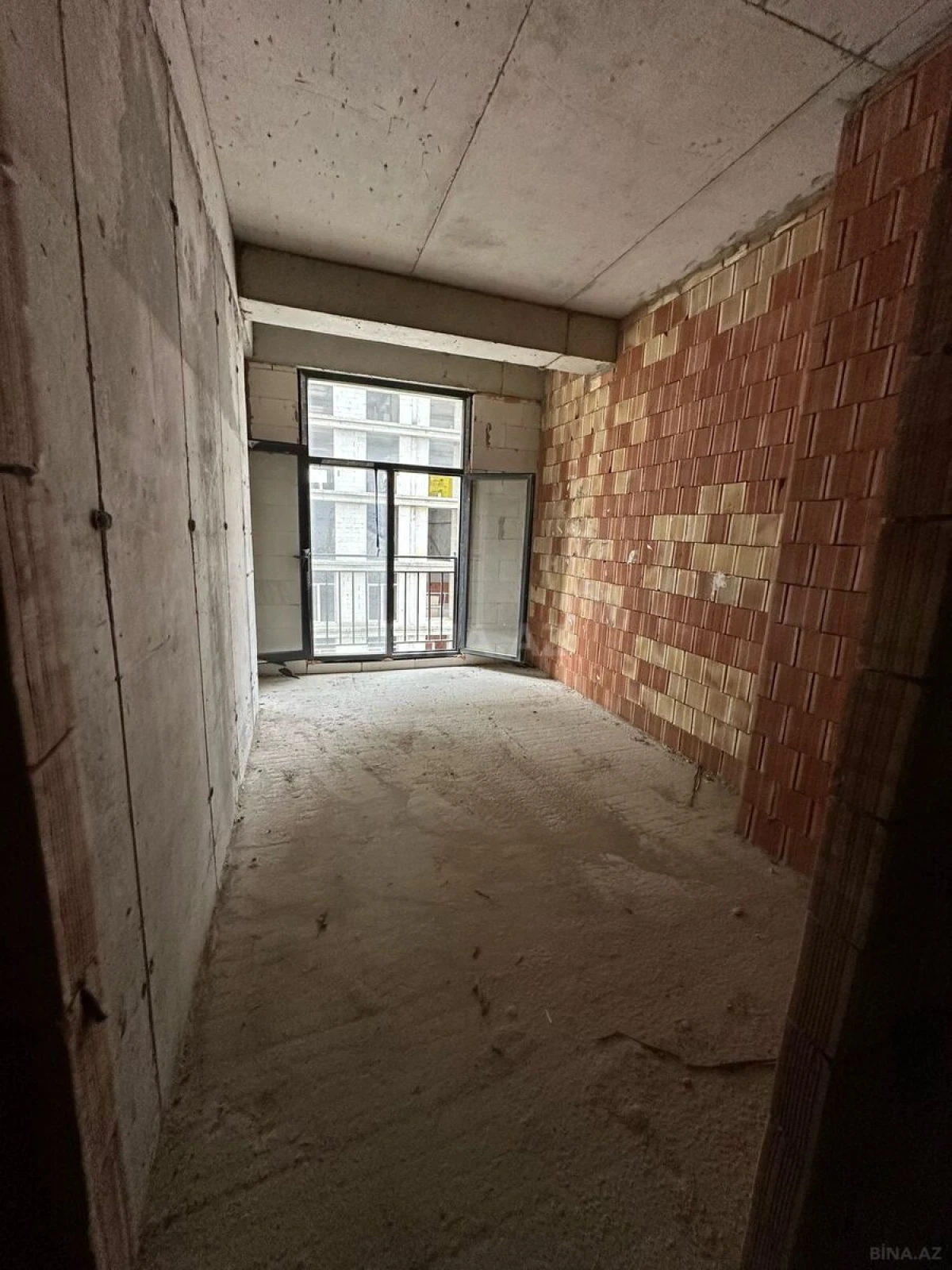 Satılır 2 otaqlı mənzil 76 m²