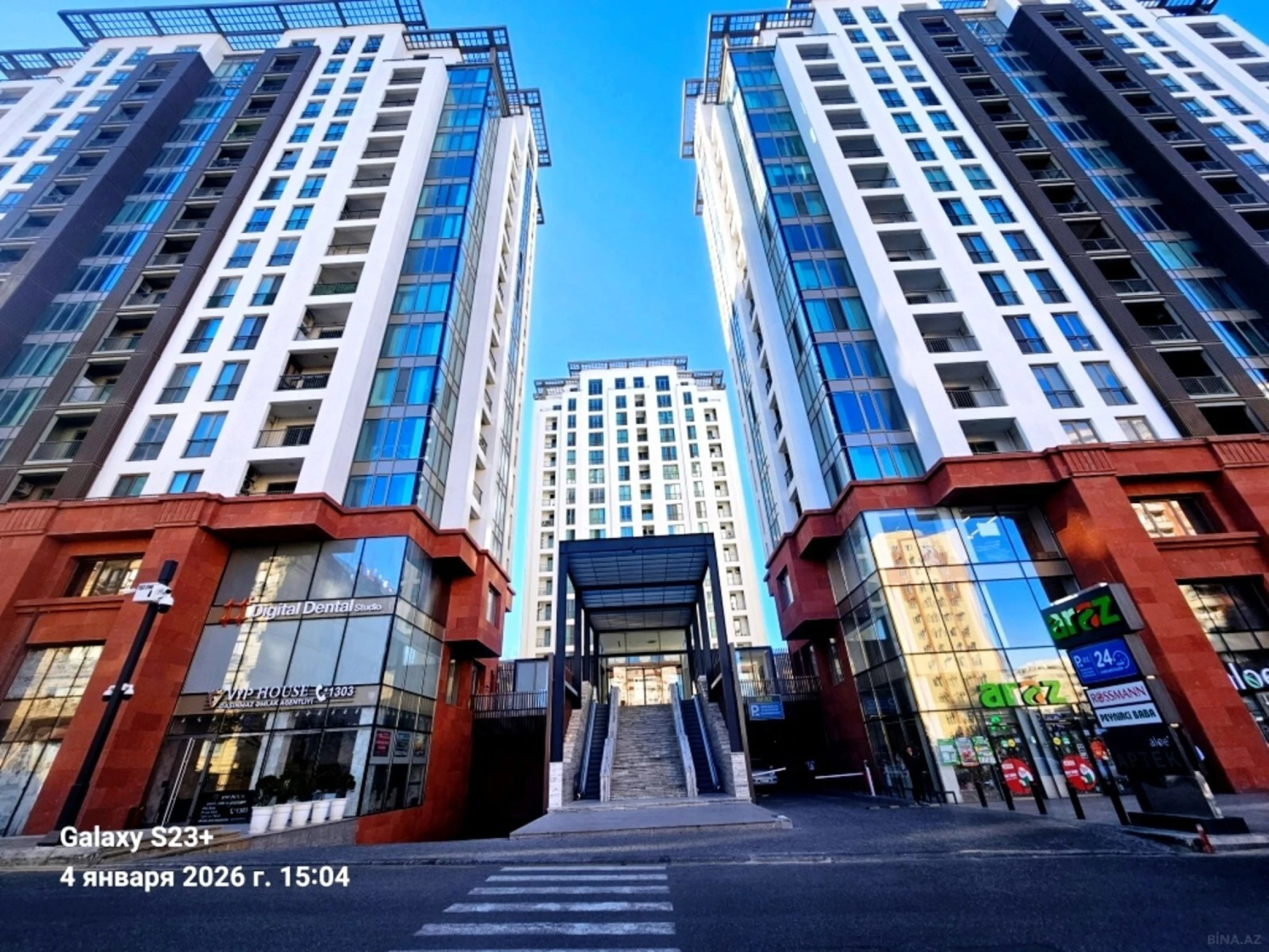 Satılır 5 otaqlı mənzil 288 m²