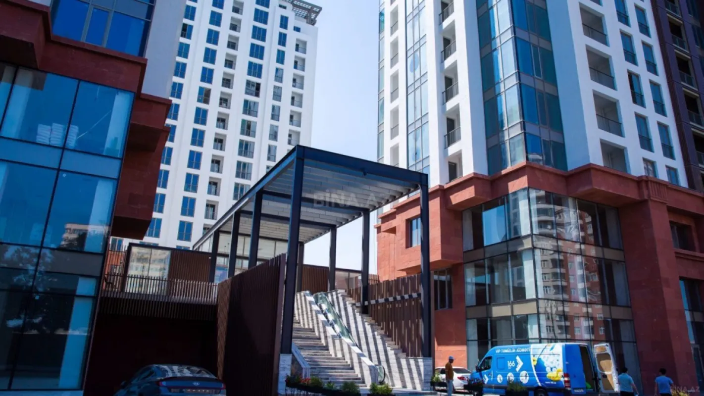 Satılır 5 otaqlı mənzil 288 m²