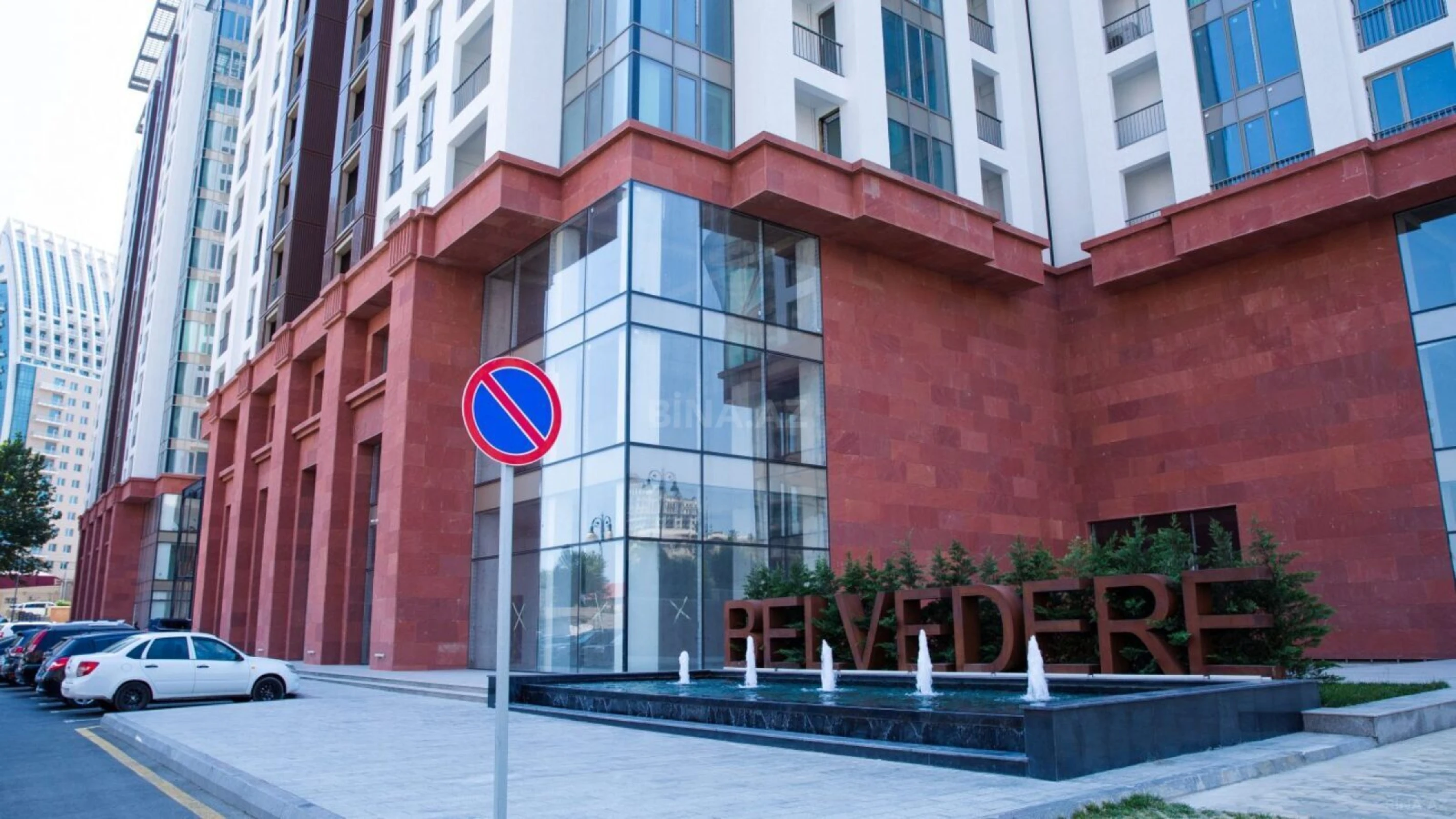 Satılır 5 otaqlı mənzil 288 m²