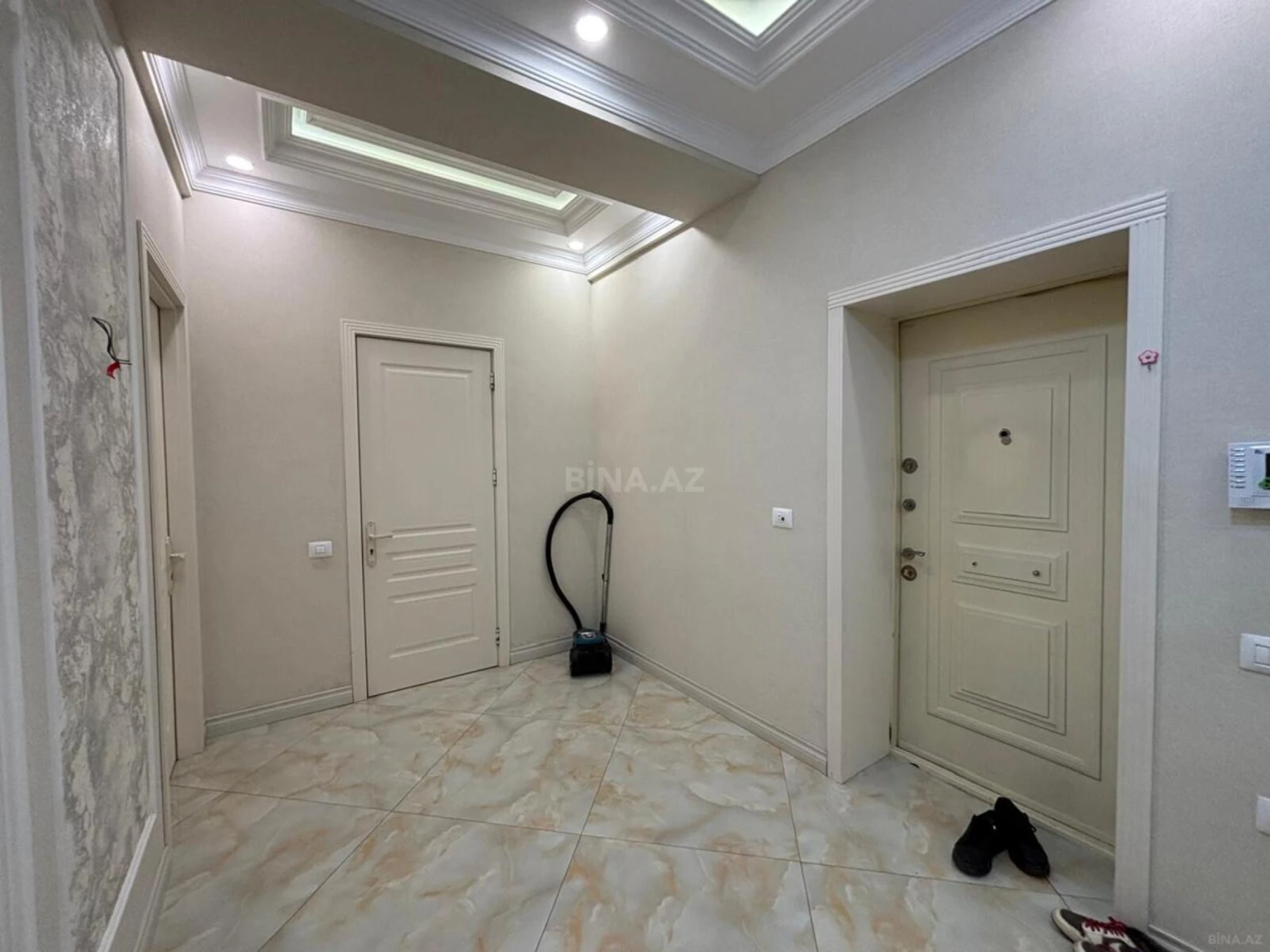 Kirayə verilir 3 otaqlı mənzil 140 m²