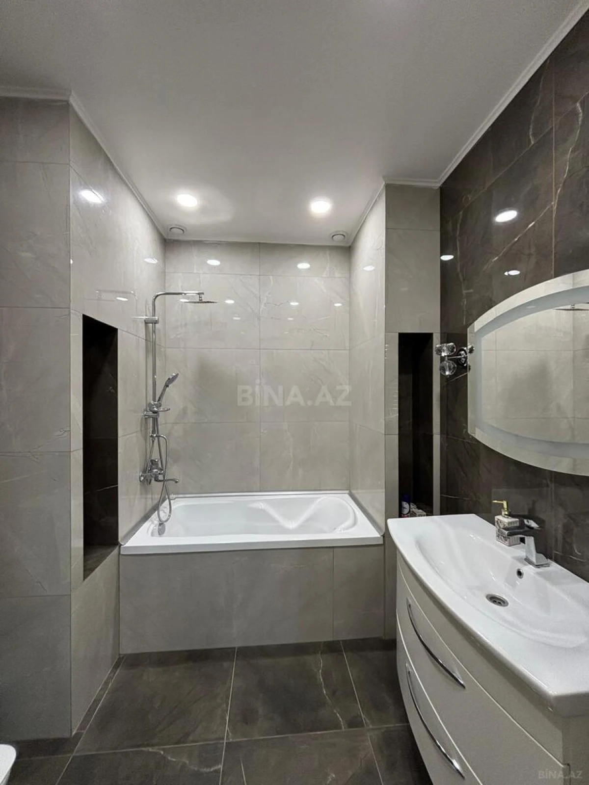 Kirayə verilir 3 otaqlı mənzil 140 m²