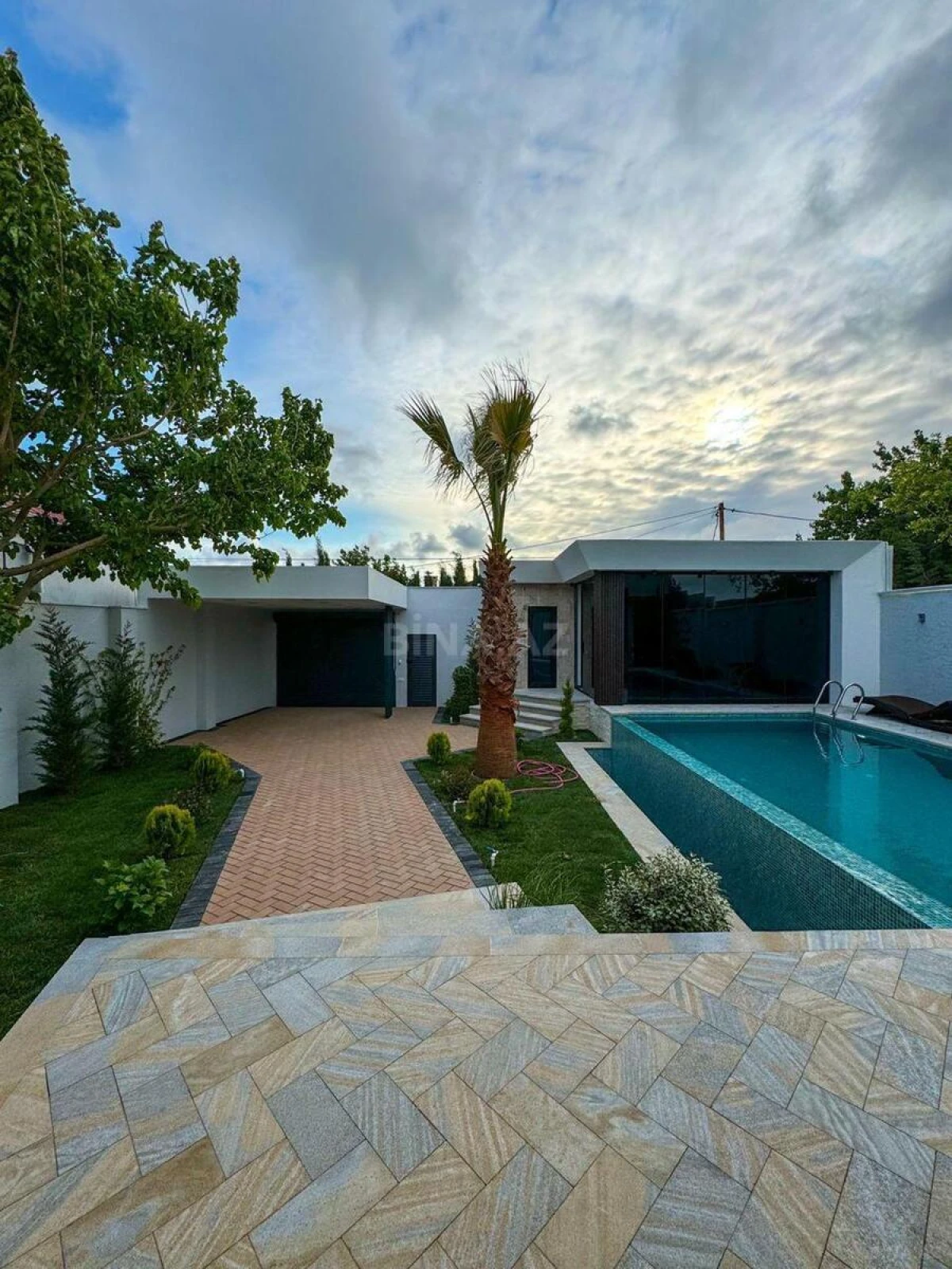 Kirayə verilir 5 otaqlı həyət evi 320 m²