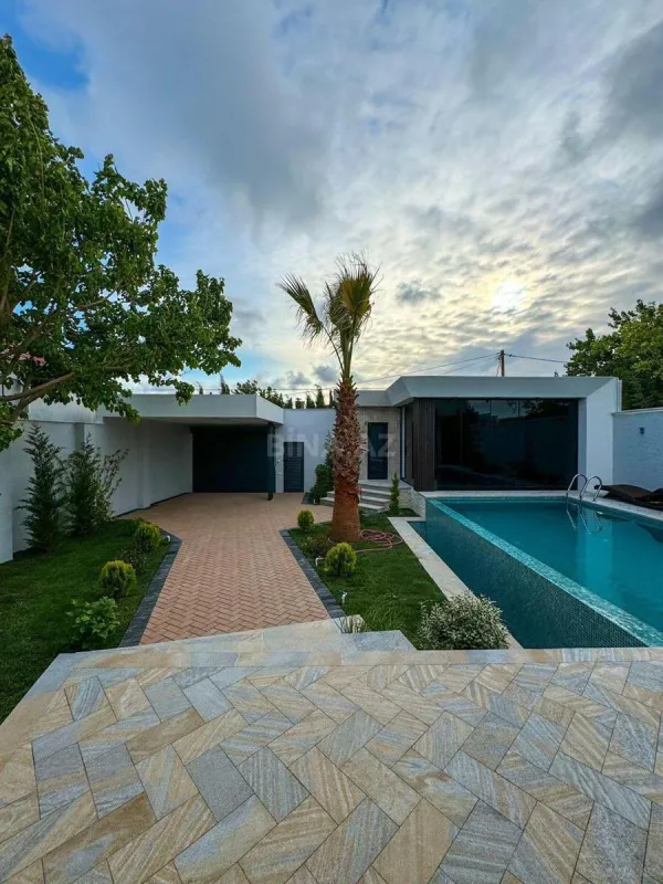 Kirayə verilir 5 otaqlı həyət evi 320 m²