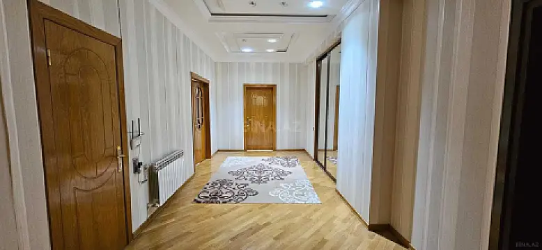 Satılır 3 otaqlı mənzil 163 m²