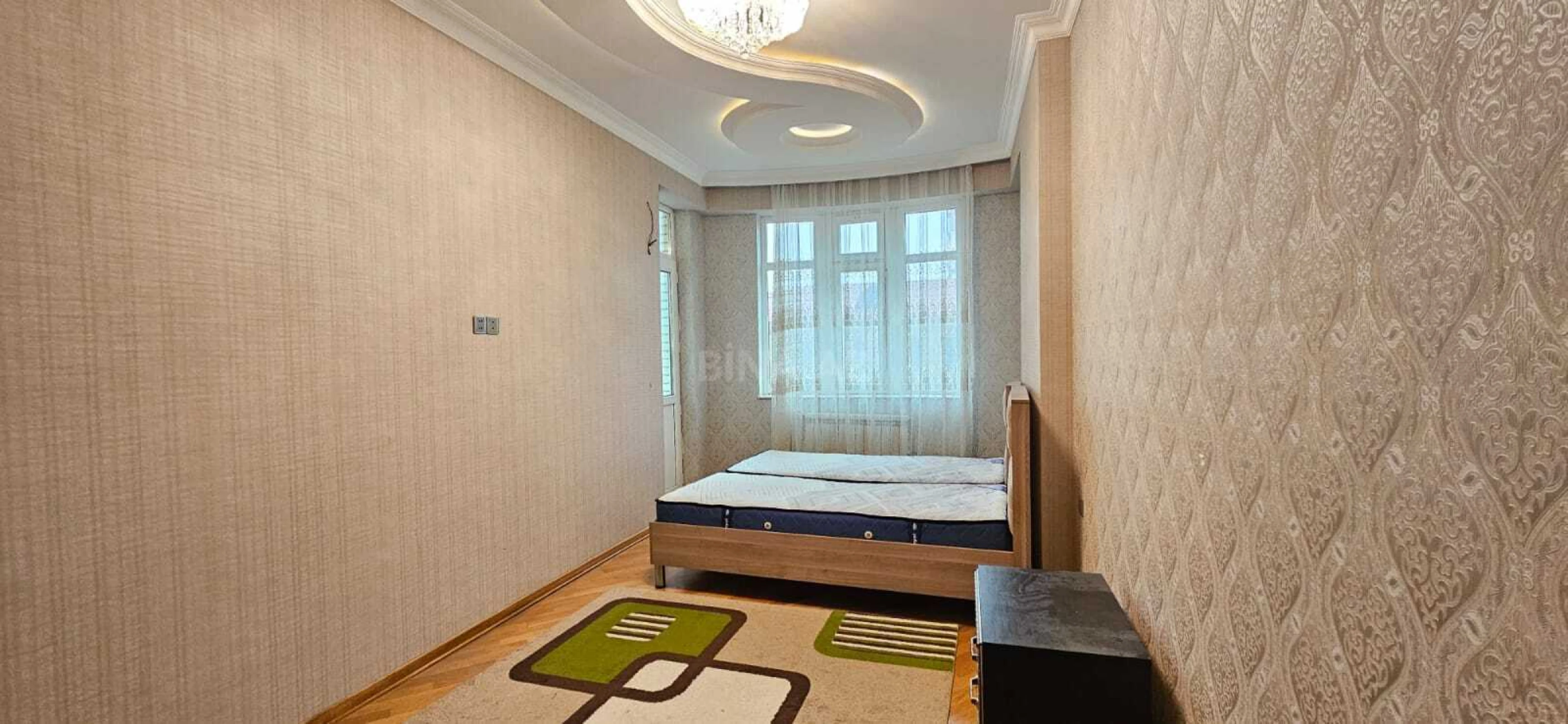 Satılır 3 otaqlı mənzil 163 m²