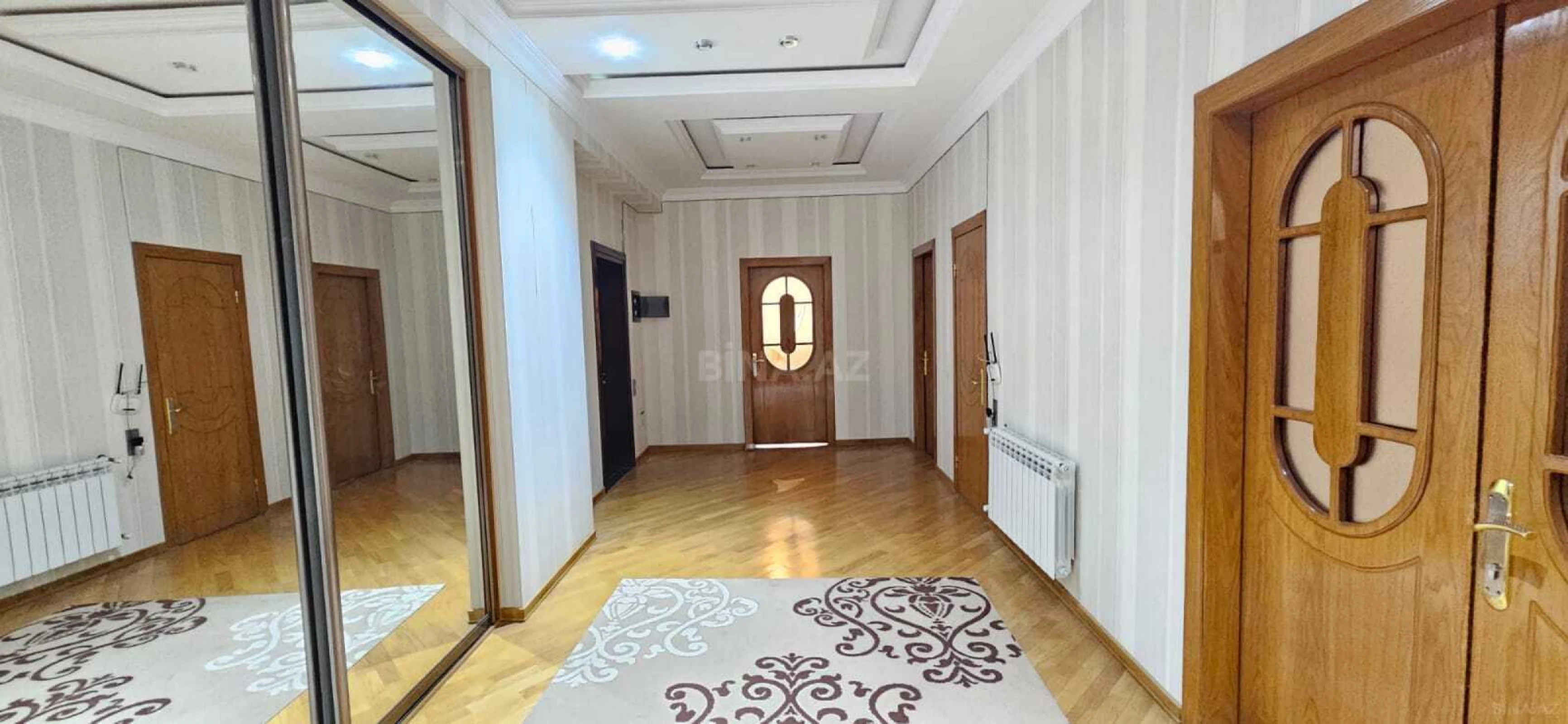 Satılır 3 otaqlı mənzil 163 m²