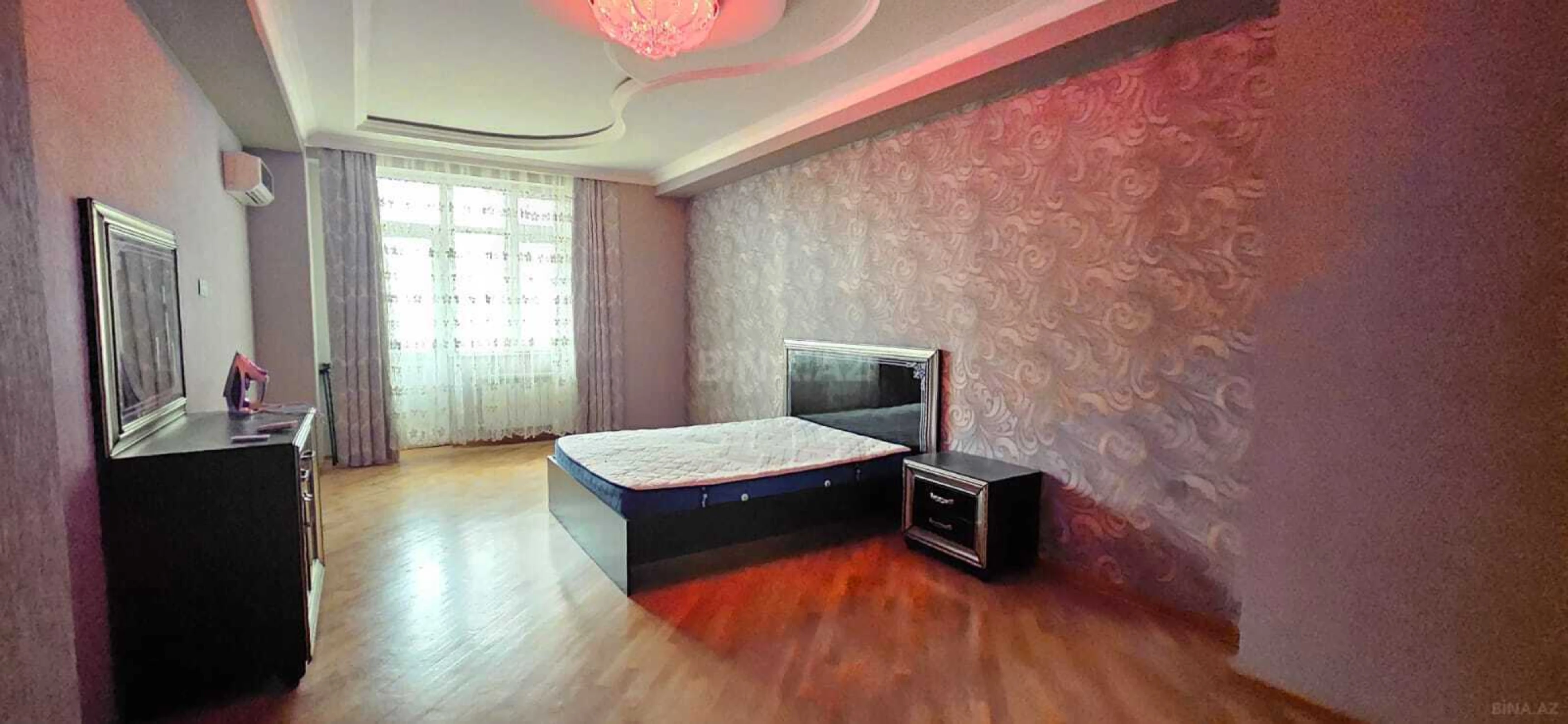 Satılır 3 otaqlı mənzil 163 m²