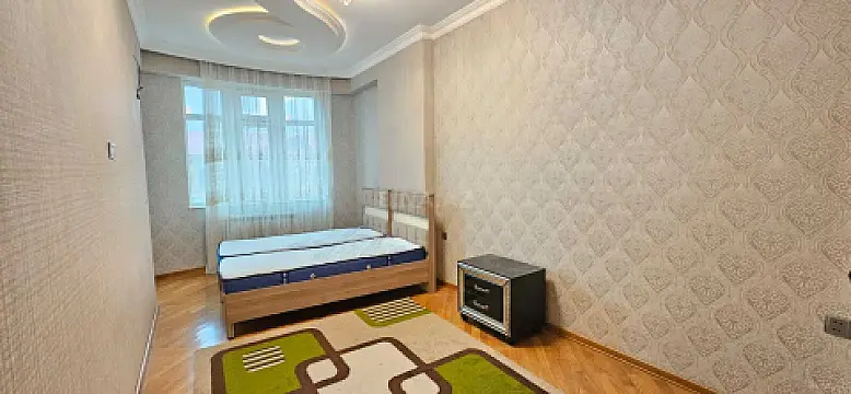 Satılır 3 otaqlı mənzil 163 m²