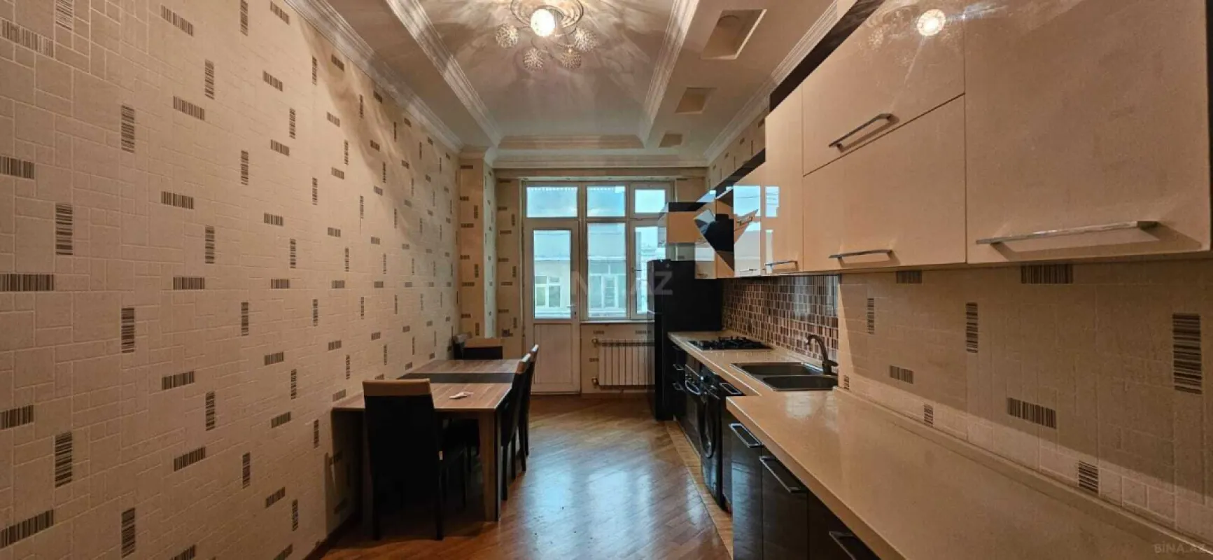 Satılır 3 otaqlı mənzil 163 m²
