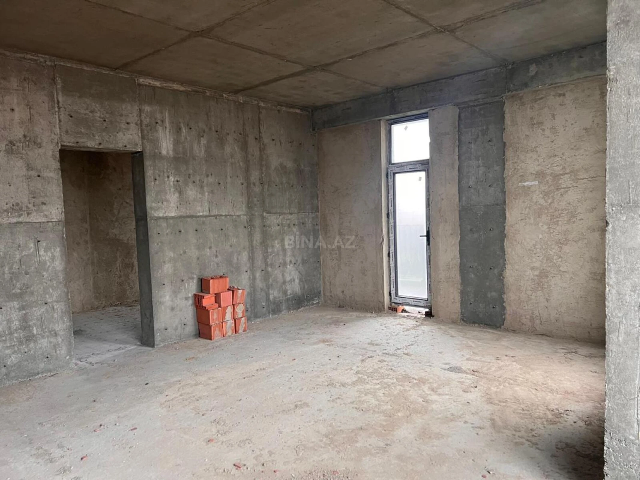 Satılır 3 otaqlı mənzil 148 m²